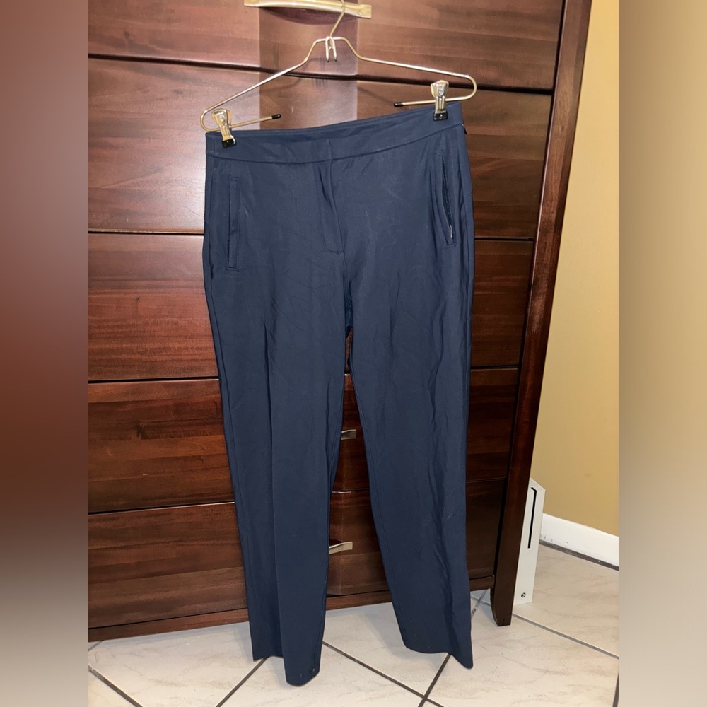 Lululemon On The Move Pant
*Lightweight